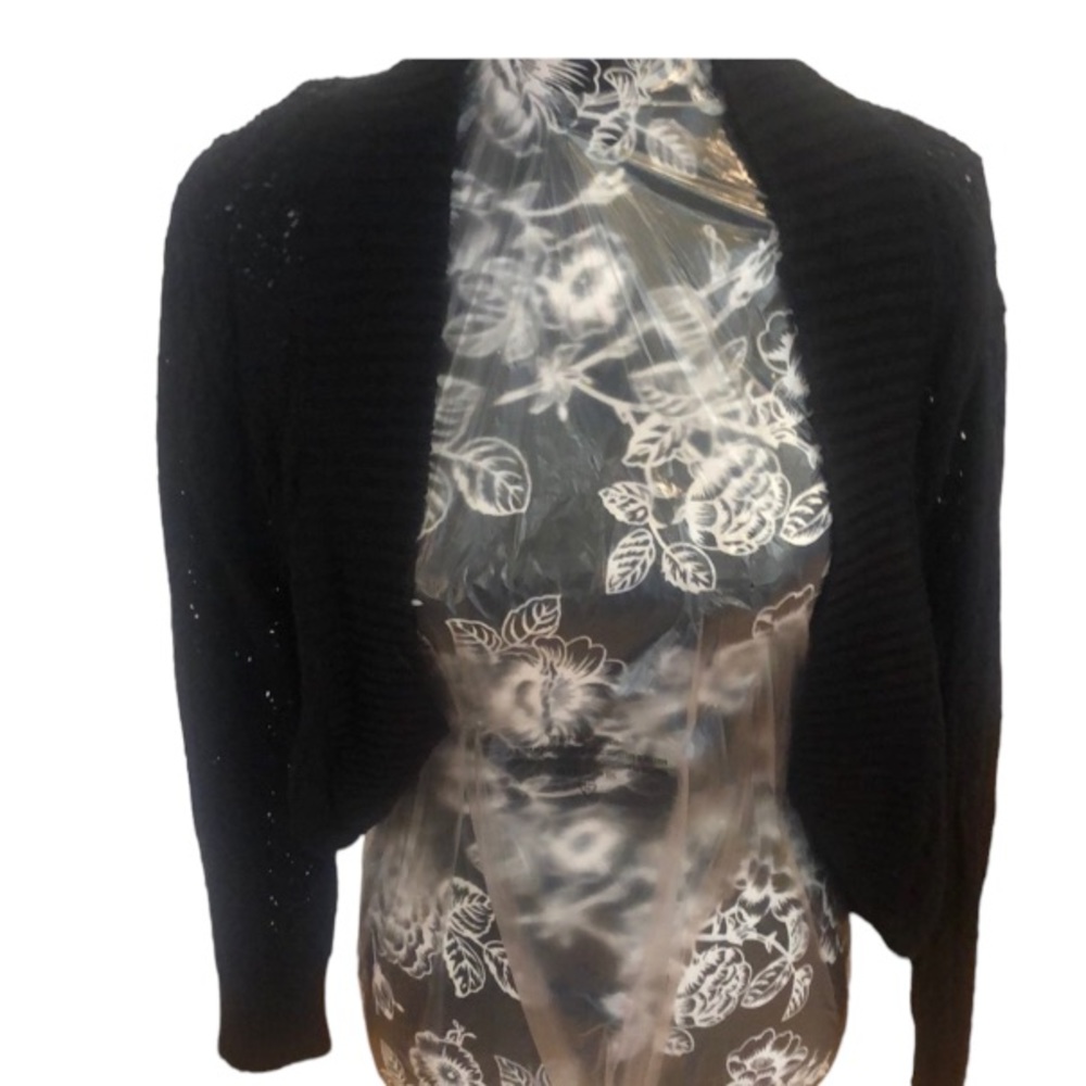 Carolyn Taylor size large black knit long 3/4 sleeve shrug perfect